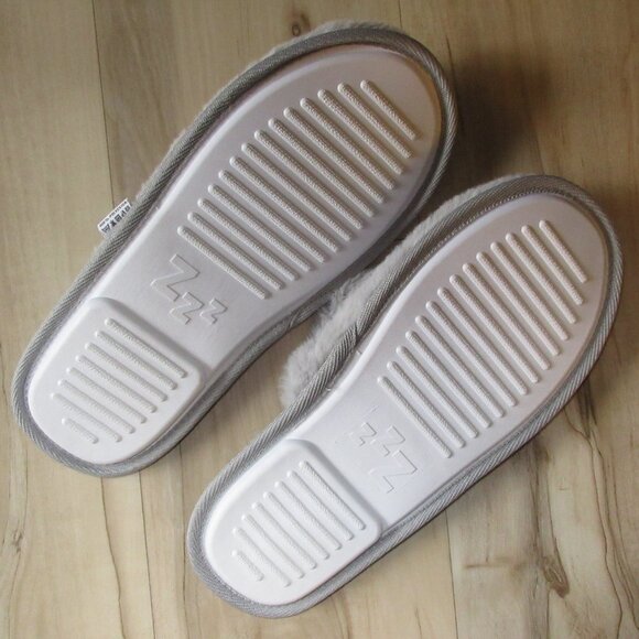 New Memory Foam Slippers For Men or Women -  Size L (10 to 11) Gift Wrapped - Picture 2 of 3